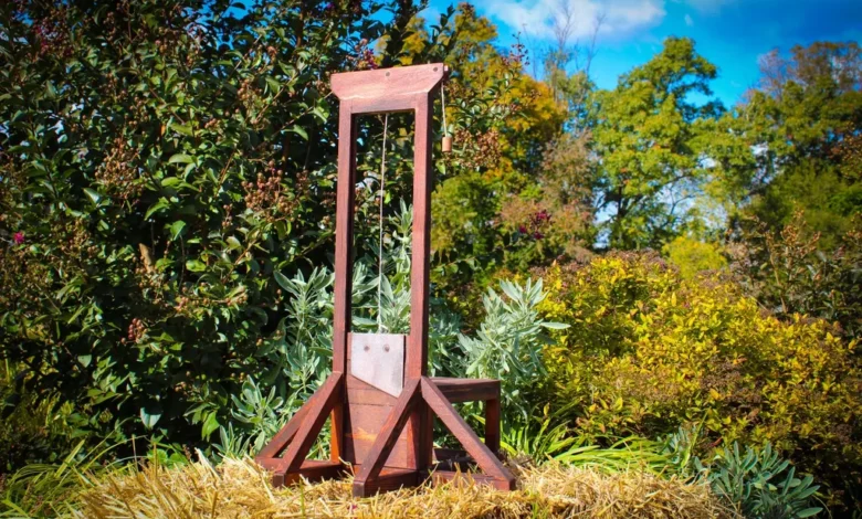 Guillotine